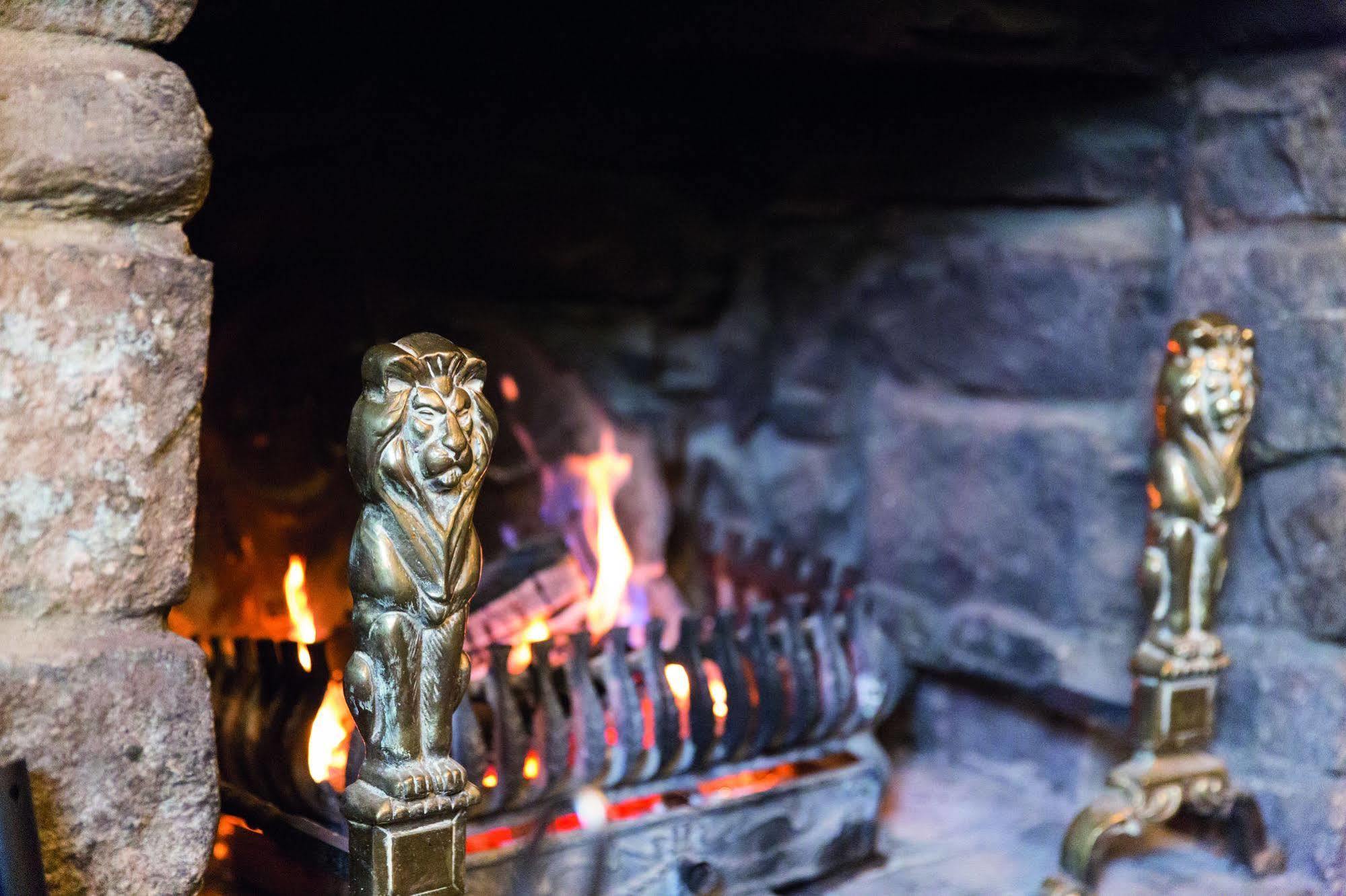Отель The Golden Lion At Сеттл Экстерьер фото